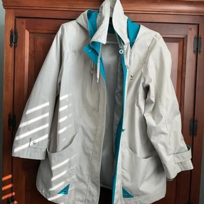 Women’s Jackets & Vests 