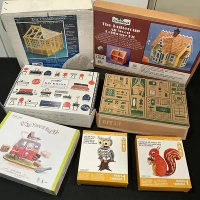 Huge Lot of Miniature & Dollhouse Building Kits