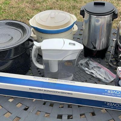 Kitchen Accessories Featuring A Bella electric juicer