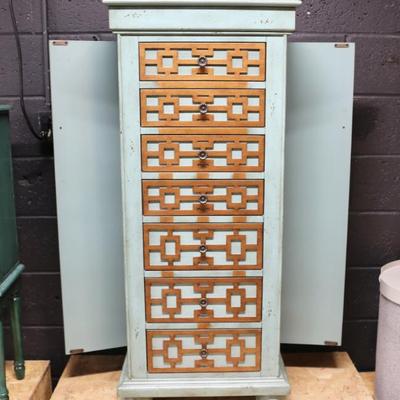 Sale Photo Thumbnail #97