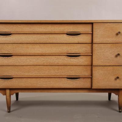 Sale Photo Thumbnail #100