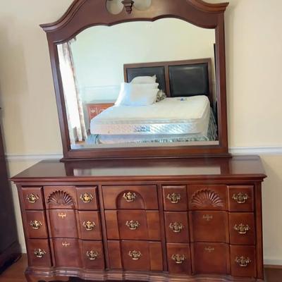 9-Drawer Wooden Dresser With Decorative Mirror