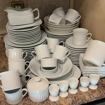 White Home Collection Dinnerware Set With Extra White Serving Pieces
