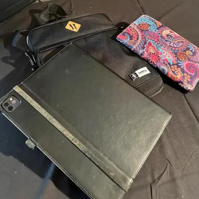 Apple iPad 9th Generation Bundle, featuring Tomtoc Tablet Shoulder Bag