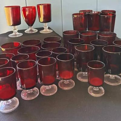 Sa108v vintage red glassware with clear base