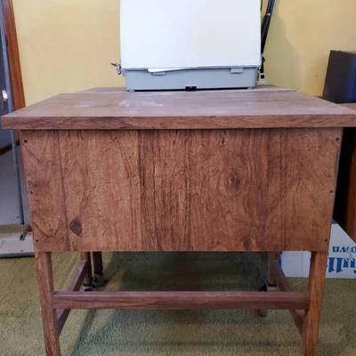 Sa178v vintage singer sewing machine and desks