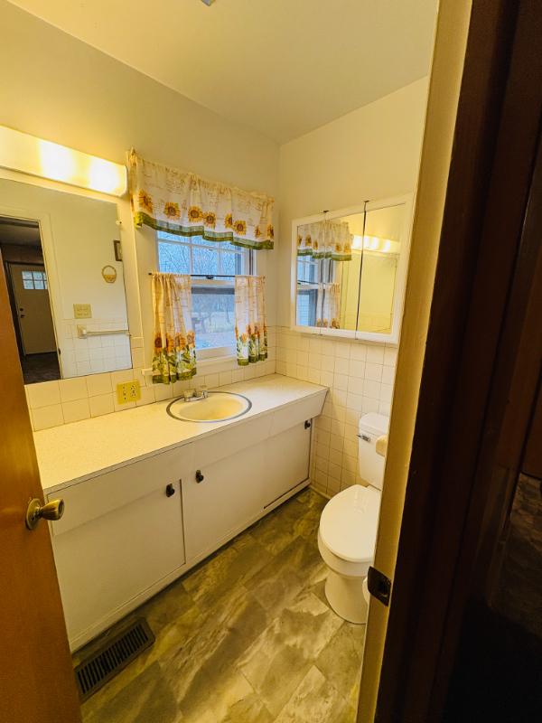 Sale Photo Thumbnail #11