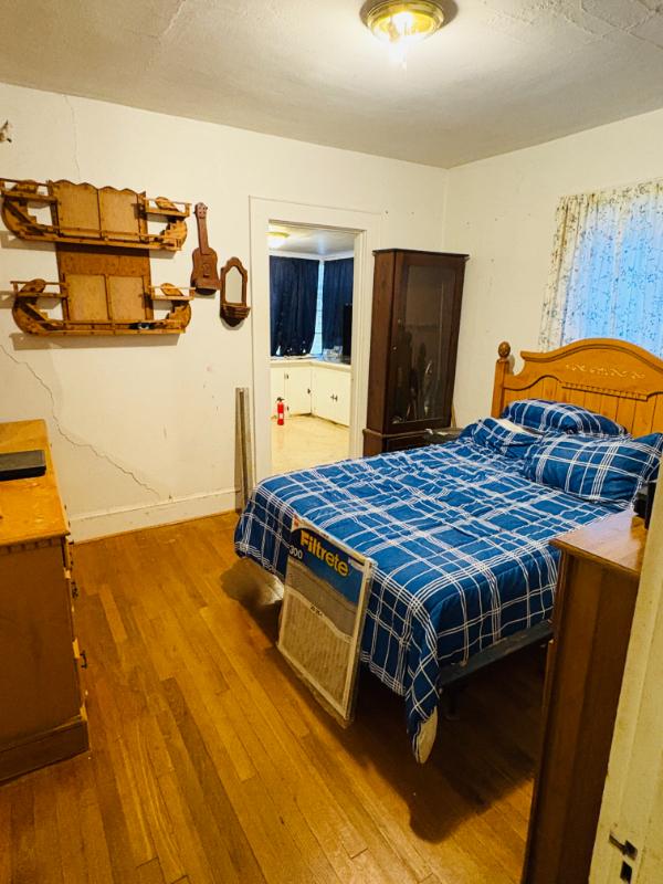 Sale Photo Thumbnail #10