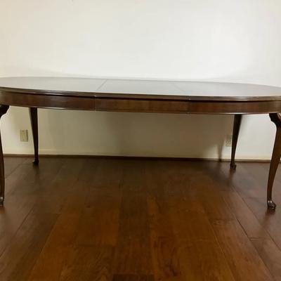 Drexel Heritage Queen Anne Dining Table