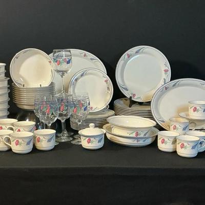 Lenox Poppies On Blue Dinnerware Collection I