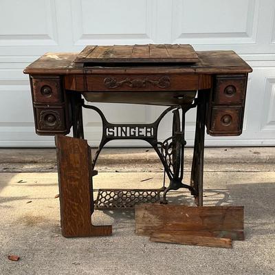 Antique Singer Sewing Machine 