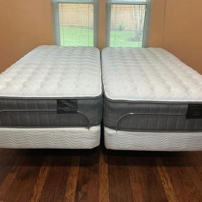Sterns & Foster Split King Mattress & Two Electric Adjustable Foundations 