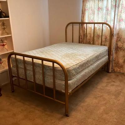 Metal Gold Bed
