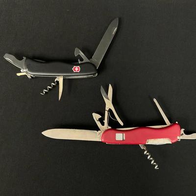 2 Swiss Army Knives