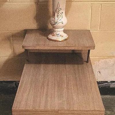 Mid-century End Table w/ Lamp (B)