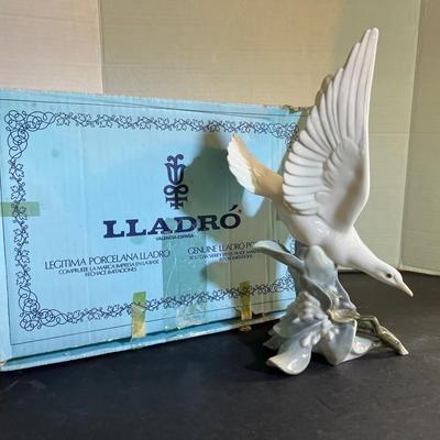 Lladro Porcelain Turtle Dove Bird Figurine w/ Box 