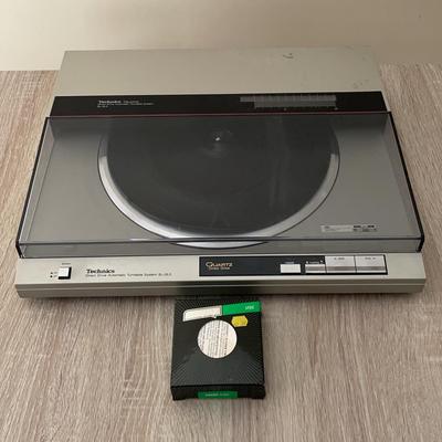 Technics SL-QL15 Direct Drive Turntable System With Shure M99E Needle