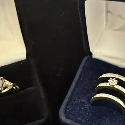 18kt Ring Danbury Mint and Gold Tone Red Stone Ring