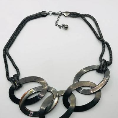 Paparazzi "Uptown Links" Black Necklace Gunmetal Chain And Interlocking Oval Rings 16”