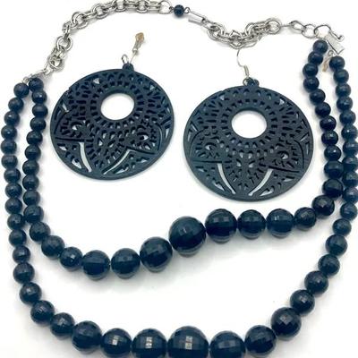 Black Necklace With Round Earrings 