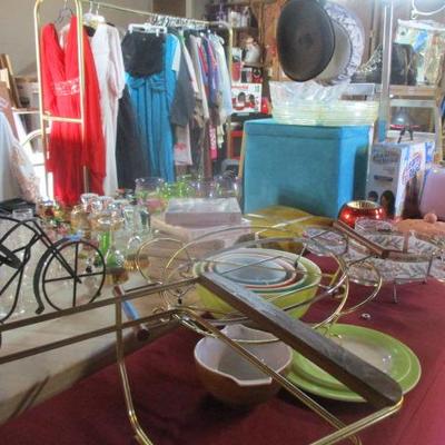 Sale Photo Thumbnail #5: mcm kitchen items - pyrex  is pretty much gone but some left
