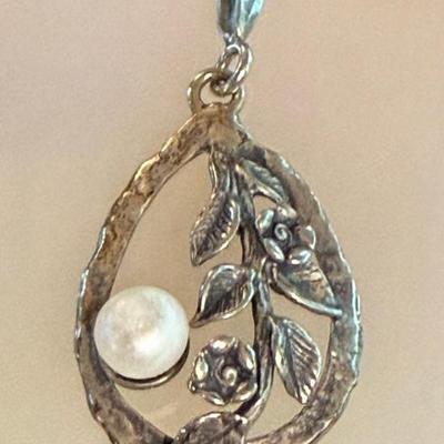 Vintage Israel Sterling Silver & Pearl Floral Pendant Signed P Z - Weight 3.42 Grams