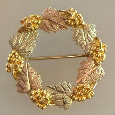 Vintage 10K Black Hills Gold Landstrom's Round Pin - Totalweight 3.80 Grams