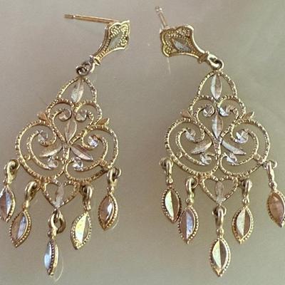 Pair Of 14K Gold Dangle Earrings - Total Weight 2.59 Grams