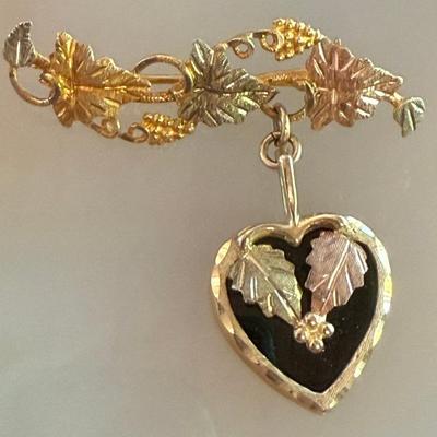Vintage Stamper 10K Black Hills Gold Pin With Onyx Heart With Original Box - Total Weight 5.79 Grams