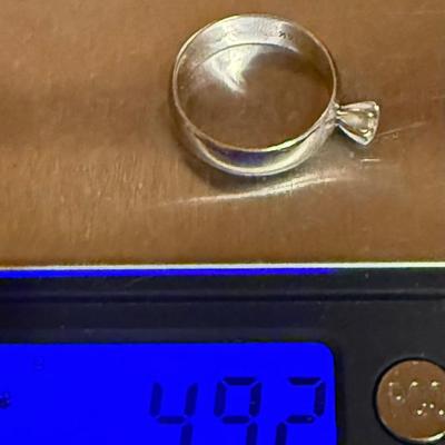 Vintage 14K White Gold & Diamond Band Ring - Size 7.75 - Total Weight 4.92 Grams