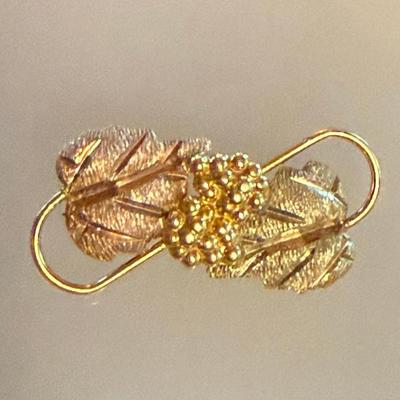 10K Black Hills Gold Leaf Pin - Total Weight - 1.64 Grams