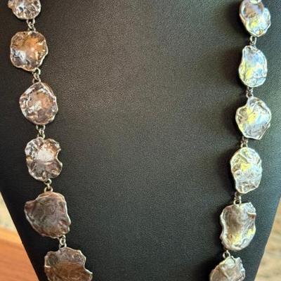 Stunning Vintage Nancy Brown Hand Hammered Sterling Silver Disc 26 Inch Necklace - Weight