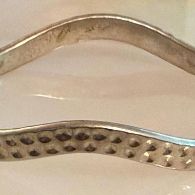 Vintage Sterling Silver Hammered Hinged Bangle Bracelet - Weight 25.4 Grsms