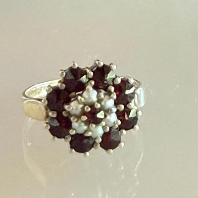 Antique 585 14k Gold Garnet And Seed Pearl Cluster Ring Size 3.5 - Total Weight 2.97 Grams