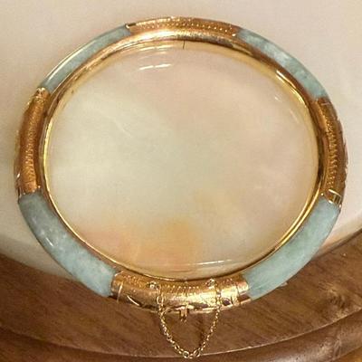 Stunning Vintage 14K Etched Gold And Jade / Jadeite Bangle Bracelet With Security Chain - 23.9 Grams Total