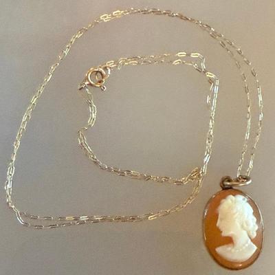 14K Yellow Gold Chain 18 Inch Necklace And Hand Carved Gold Filled Cameo Pendant - Total Weight 1.29 Grams