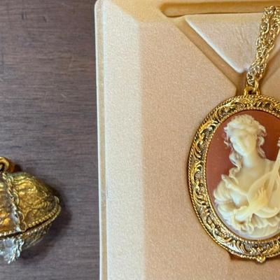 Vintage Corday Cameo Perfume Pendant W Gold Tone Chain & Walnut Metal Solid Perfume
