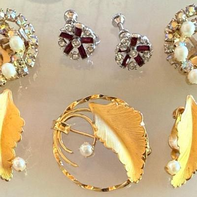 C R Co Gold Filled Pin And Earrings - (2) Pair Vintage Earrings Rhinestones & Faux Pearls