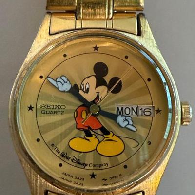 Vintage Seiko The Disney Company Mickey Mouse Watch Quartz With Gold Tone Band