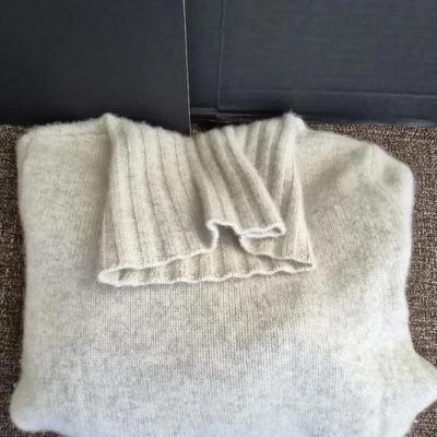 Sale Photo Thumbnail #47: Mixed Cashmere & Cashmere-Esque Sweater Collection – Set of 7 (Sizes Medium & XL)