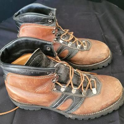 Sale Photo Thumbnail #48: Vintage Brown & Black Leather Hiking Boots – US Women's 7.5