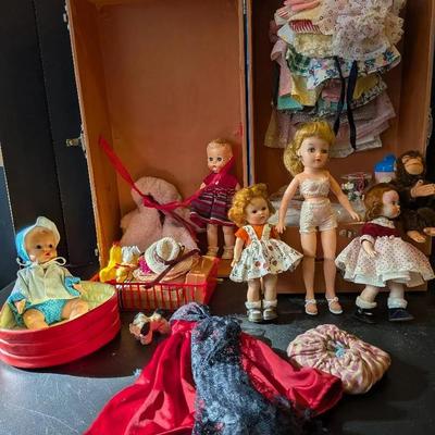 Sale Photo Thumbnail #30: Vintage Doll Trunk Lot – Dolls, Outfits, Accessories & Blue Metal Storage Trunk