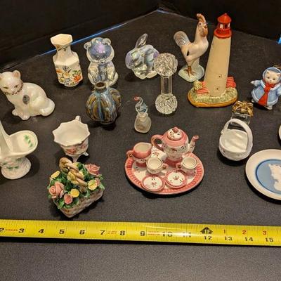 Sale Photo Thumbnail #14: Miniature Figurines & Decor Lot – Fenton, Limoges, Porcelain & Glass (Assorted Collection)