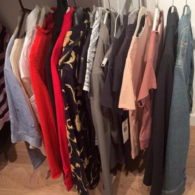 Sale Photo Thumbnail #71: Womans Mystery Lot Of Clothing 