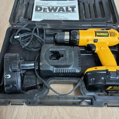 New DeWalt dw958 3/8”cordless adjustable clutch drill / driver, 2-18v battery and charger with case $65.00