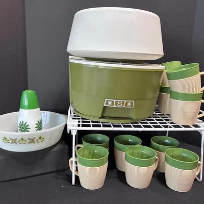 Vintage Rubbermaid Avocado Green Lazy Susan, Fire King 437 Casserole, Raffiawear Thermo Mugs