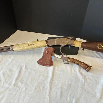 Wall Hanger Rifle, Hatchet