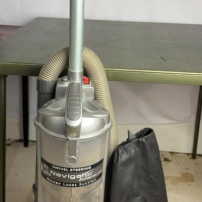 SHARK Swivel Steering Navigator Vacuum Cleaner W/ Pet Hair Clean-Up Tools 