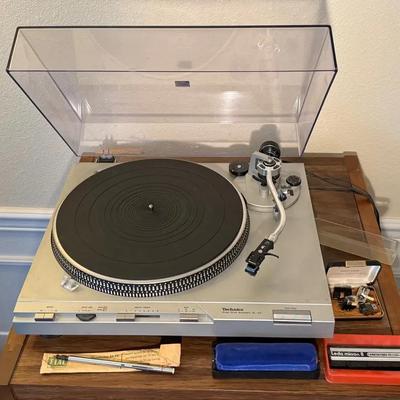 Technics Record Player * Record Spindle & Cleaners 
