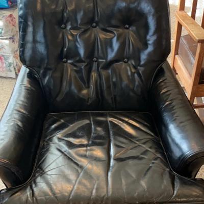 Vintage Bon Marche Heritage Leather Arm Chair * To Cool To Not Put In!